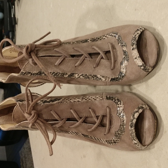 Isola Lace Up Peep Toe Heels Size 8 - Picture 5 of 9